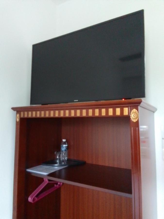 Super Oyo 90464 Borneo Suites Hotel Kota Kinabalu Zewnętrze zdjęcie