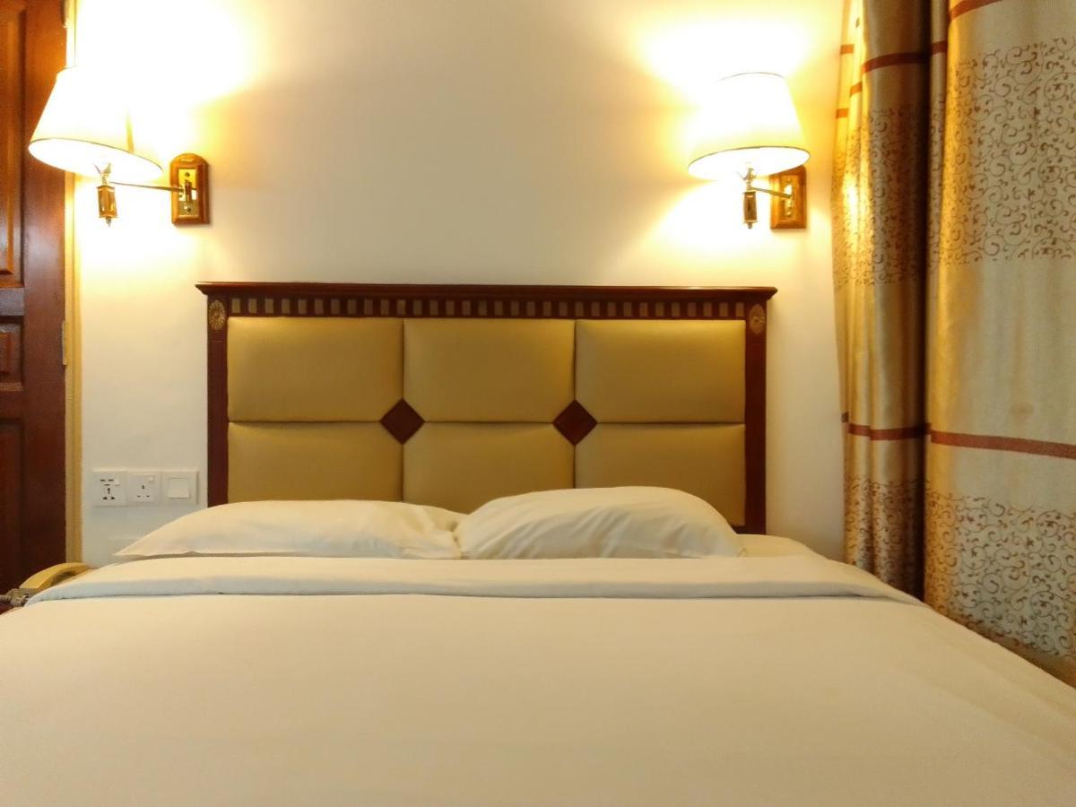 Super Oyo 90464 Borneo Suites Hotel Kota Kinabalu Zewnętrze zdjęcie