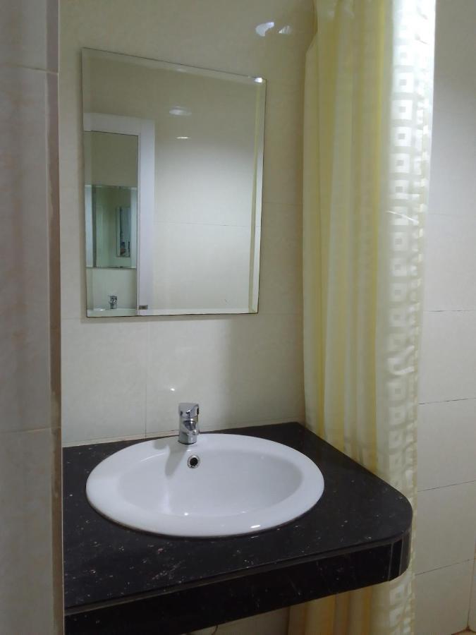 Super Oyo 90464 Borneo Suites Hotel Kota Kinabalu Zewnętrze zdjęcie